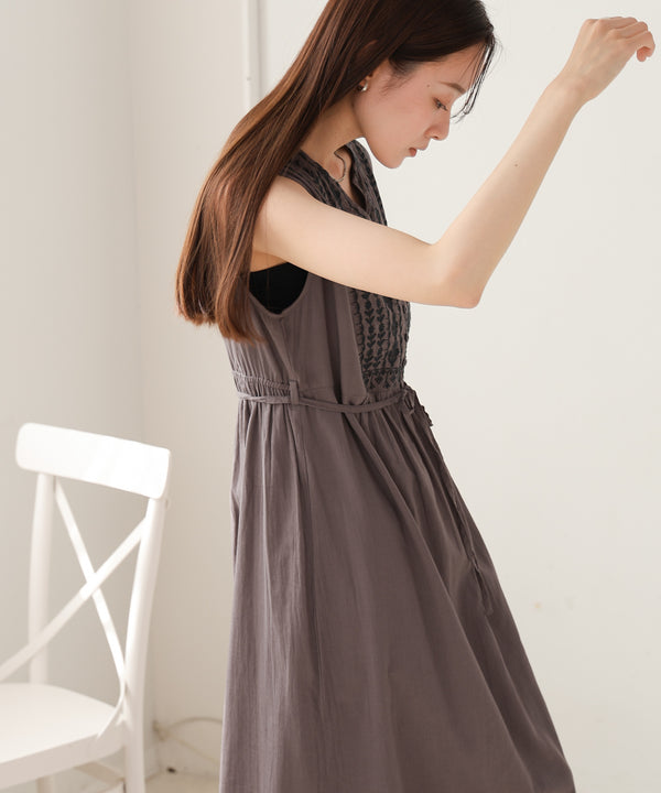 【S・Mサイズ展開】パネル刺繍ノースリワンピース