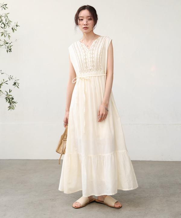 【S・Mサイズ展開】パネル刺繍ノースリワンピース