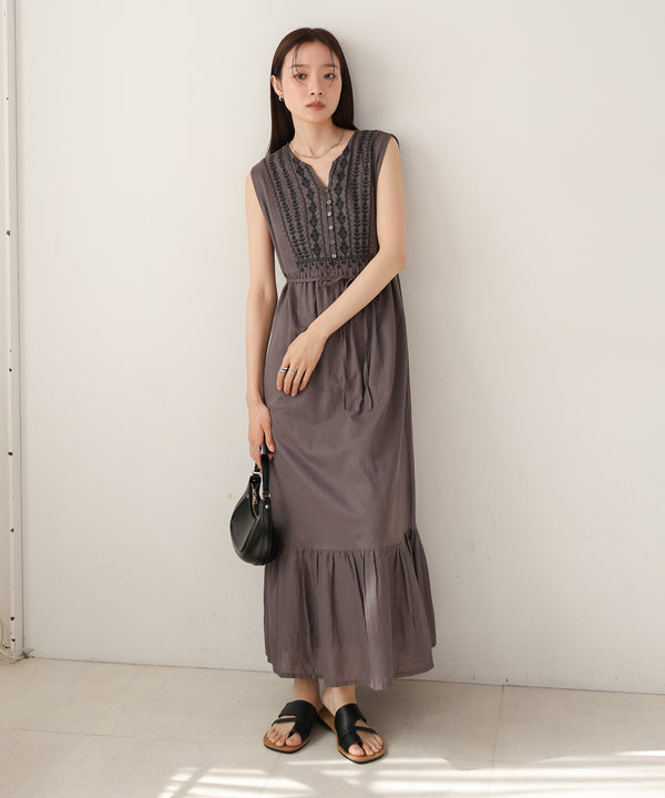 【S・Mサイズ展開】パネル刺繍ノースリワンピース
