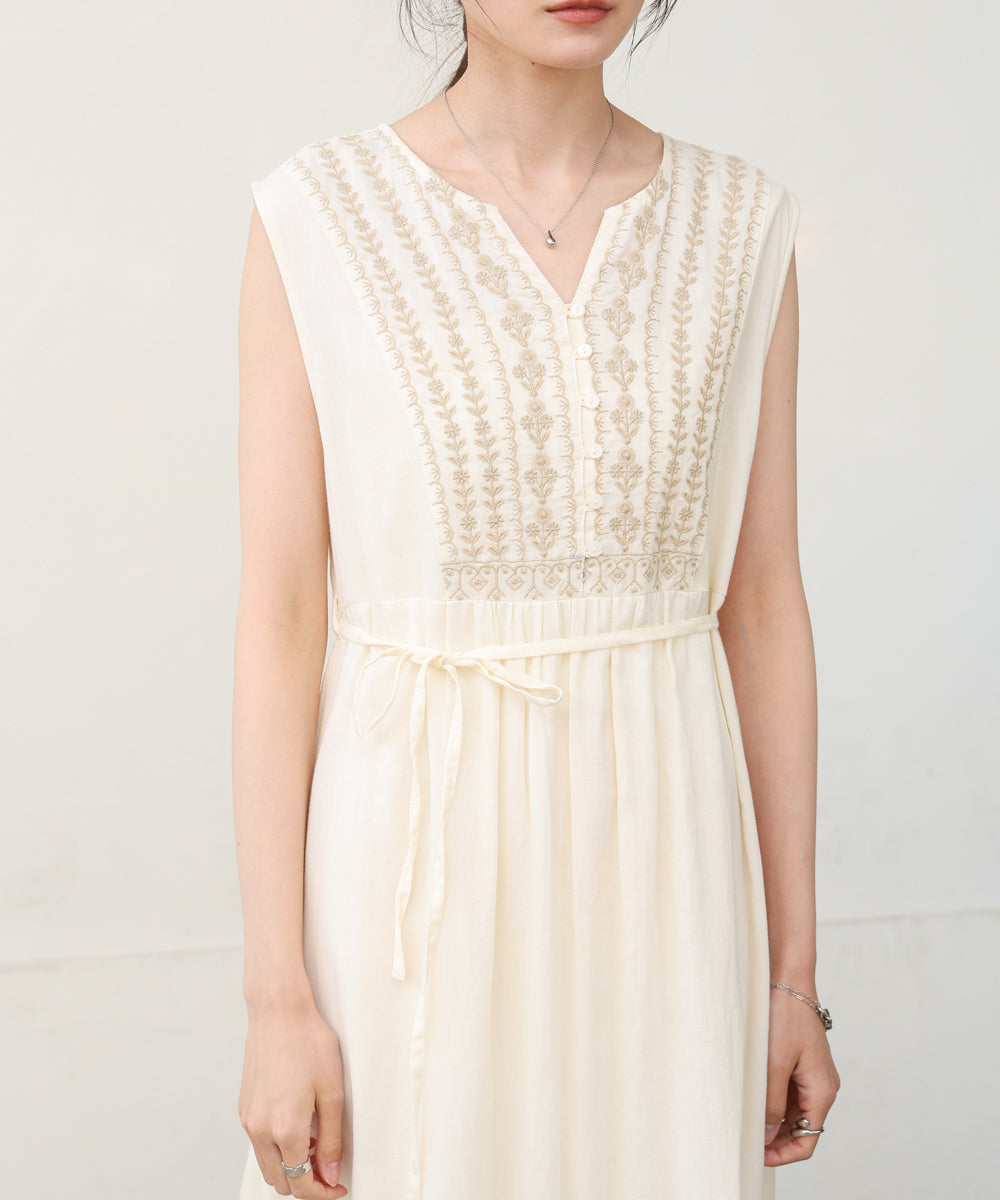 【S・Mサイズ展開】パネル刺繍ノースリワンピース