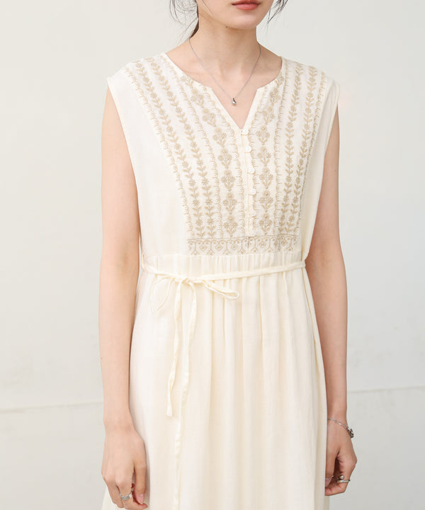 【S・Mサイズ展開】パネル刺繍ノースリワンピース