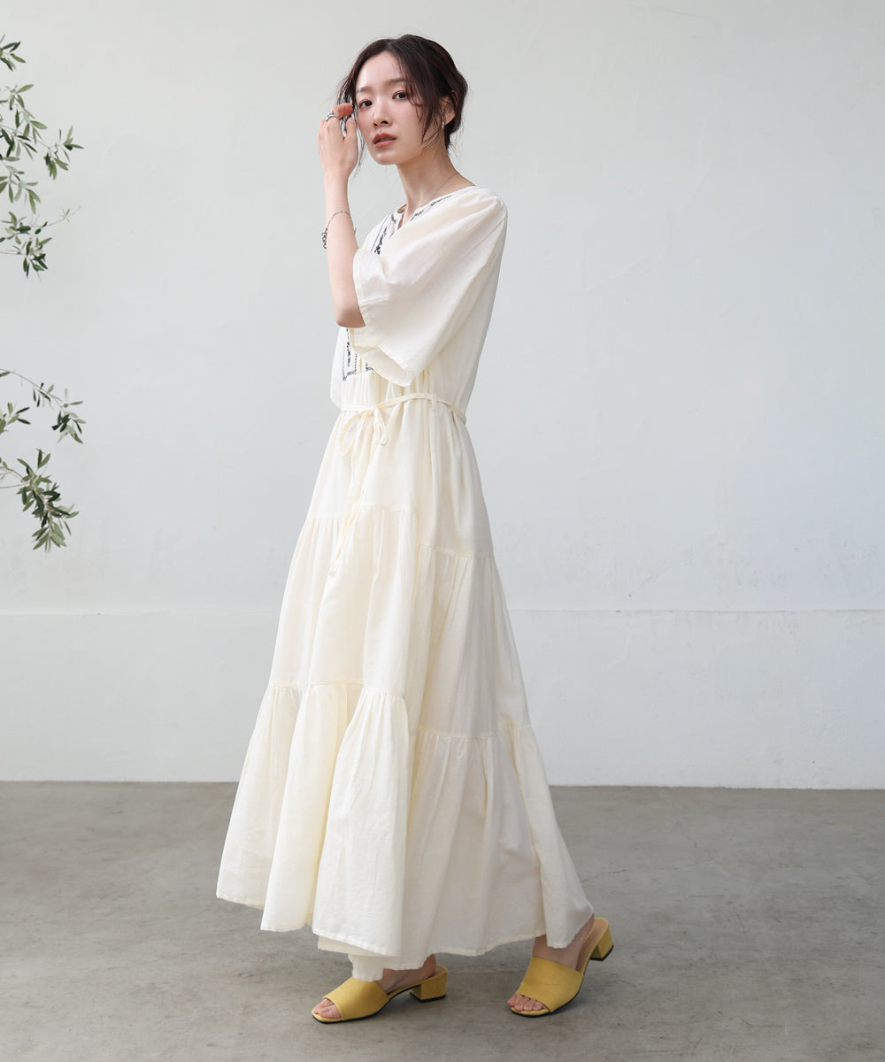 【S・Mサイズ展開】袖フレア－ティアード刺繍ワンピース