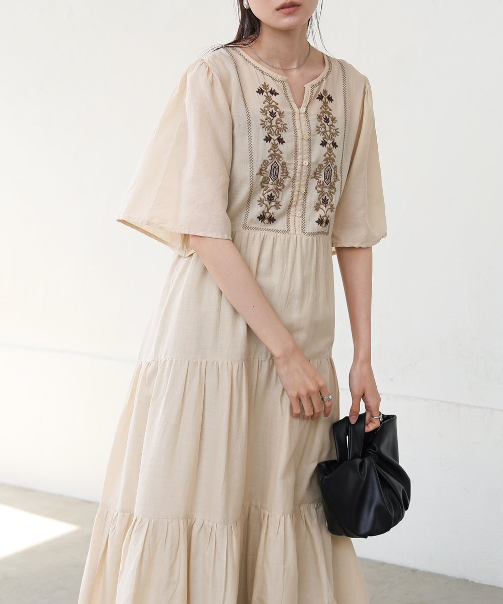 【S・Mサイズ展開】袖フレア－ティアード刺繍ワンピース