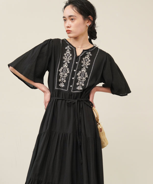【S・Mサイズ展開】袖フレア－ティアード刺繍ワンピース