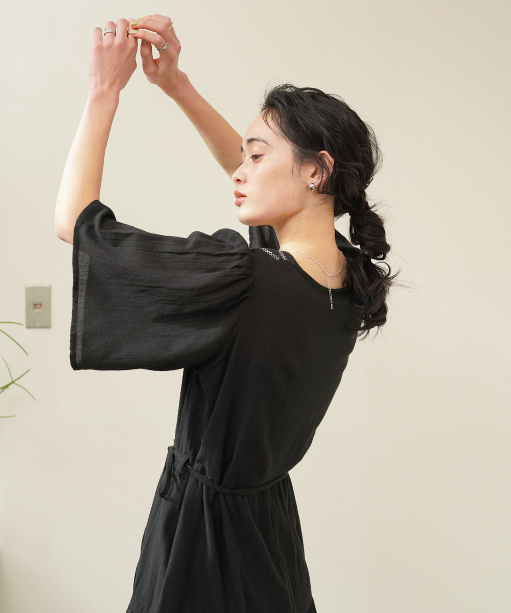 【S・Mサイズ展開】袖フレア－ティアード刺繍ワンピース