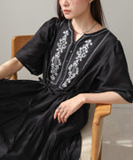 【S・Mサイズ展開】袖フレア－ティアード刺繍ワンピース