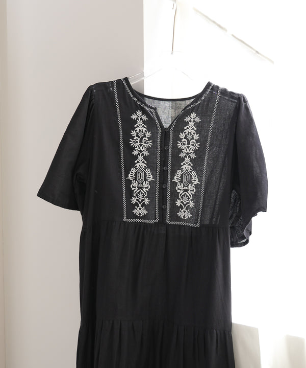【S・Mサイズ展開】袖フレア－ティアード刺繍ワンピース