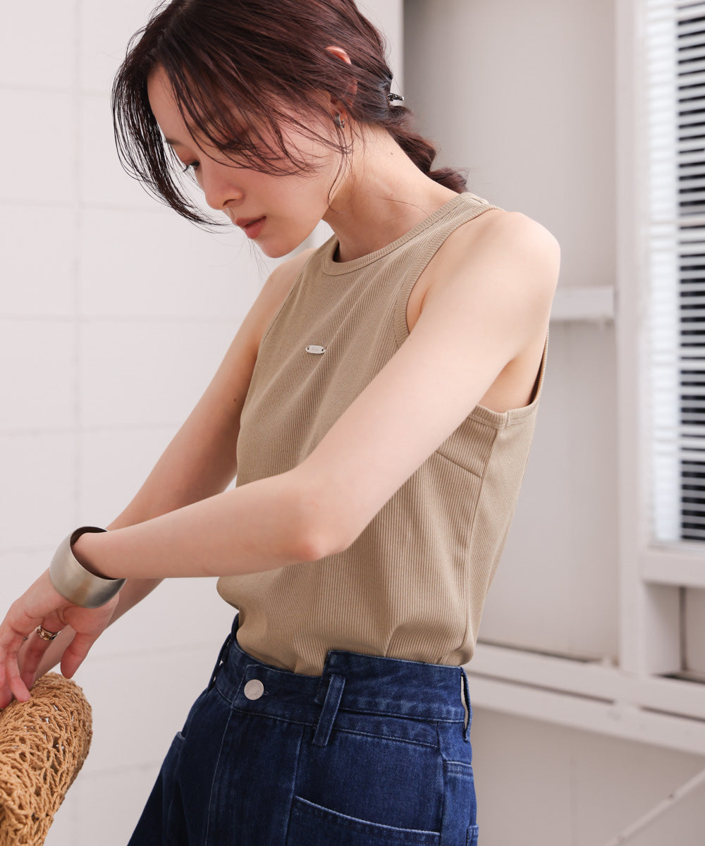 ロゴプレート付アメスリタンクトップ