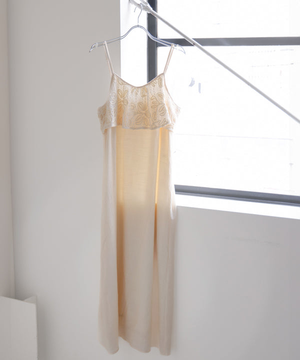 【S・Mサイズ展開】コード刺繍使いキャミワンピース