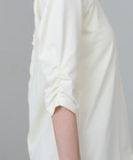 レイヤード風フロントジップトップス