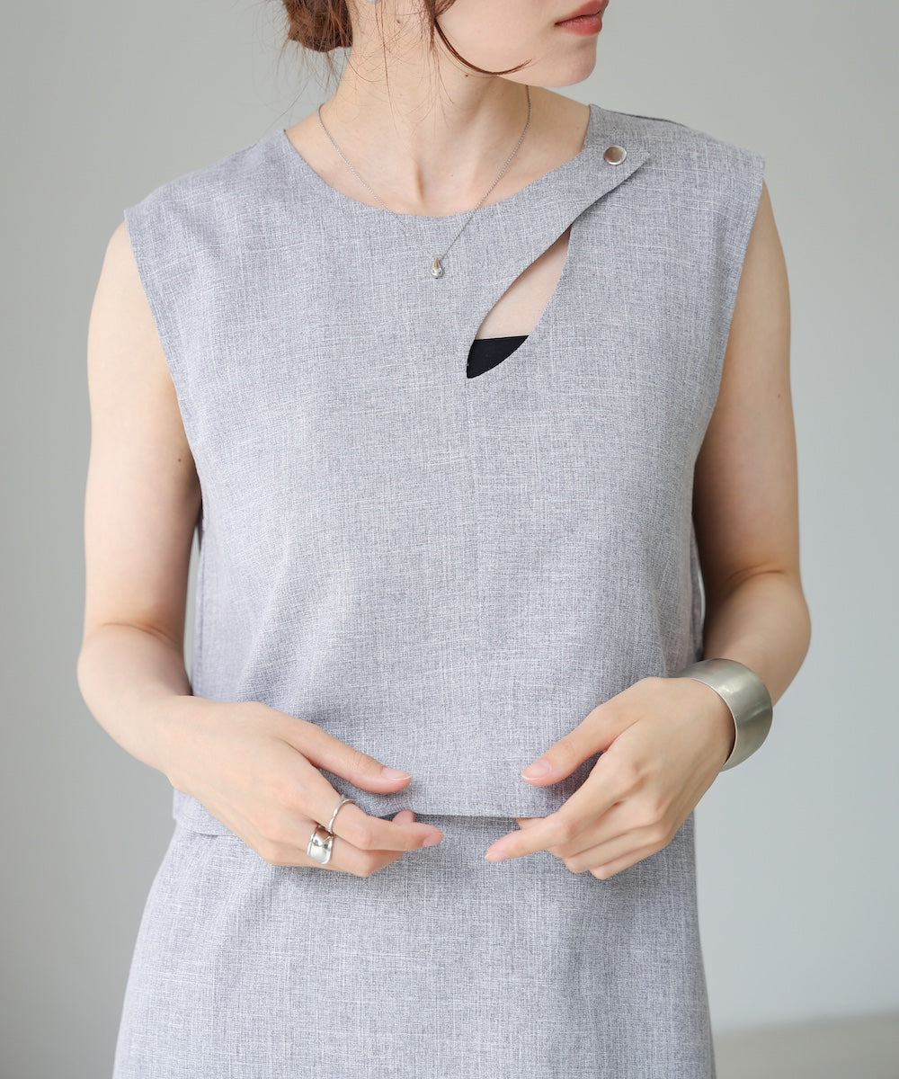 レイヤード風ノースリーブブラウス