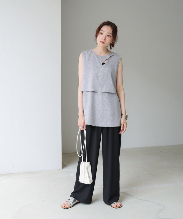 レイヤード風ノースリーブブラウス