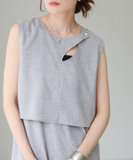レイヤード風ノースリーブブラウス