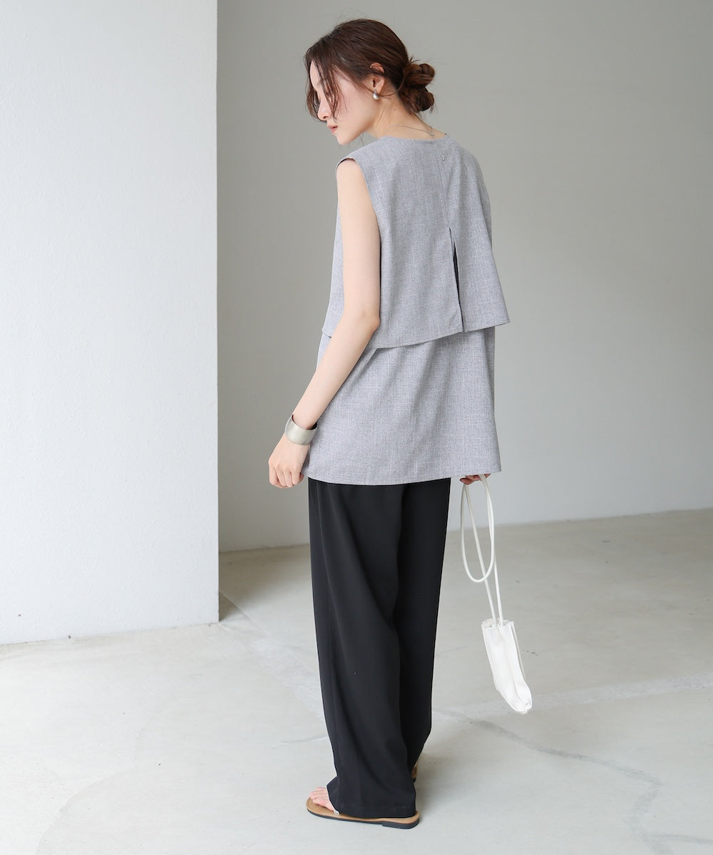 レイヤード風ノースリーブブラウス