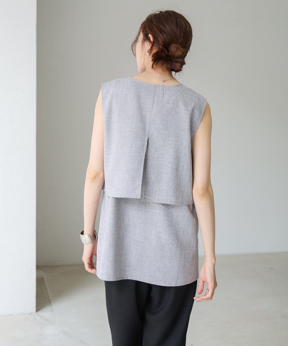 レイヤード風ノースリーブブラウス