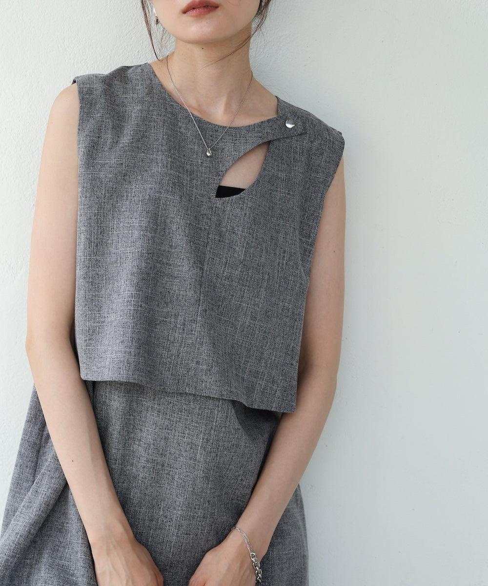 レイヤード風ノースリーブブラウス