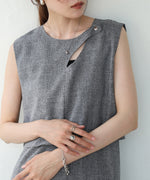 レイヤード風ノースリーブブラウス