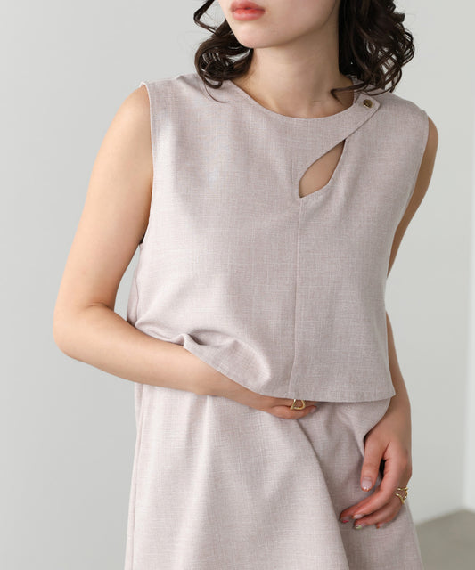 レイヤード風ノースリーブブラウス