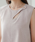 レイヤード風ノースリーブブラウス