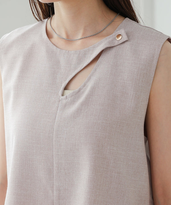 レイヤード風ノースリーブブラウス