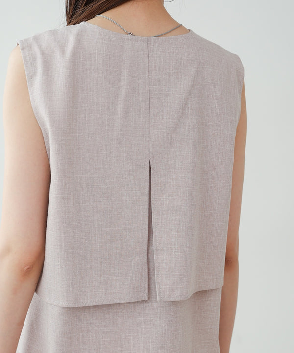 レイヤード風ノースリーブブラウス