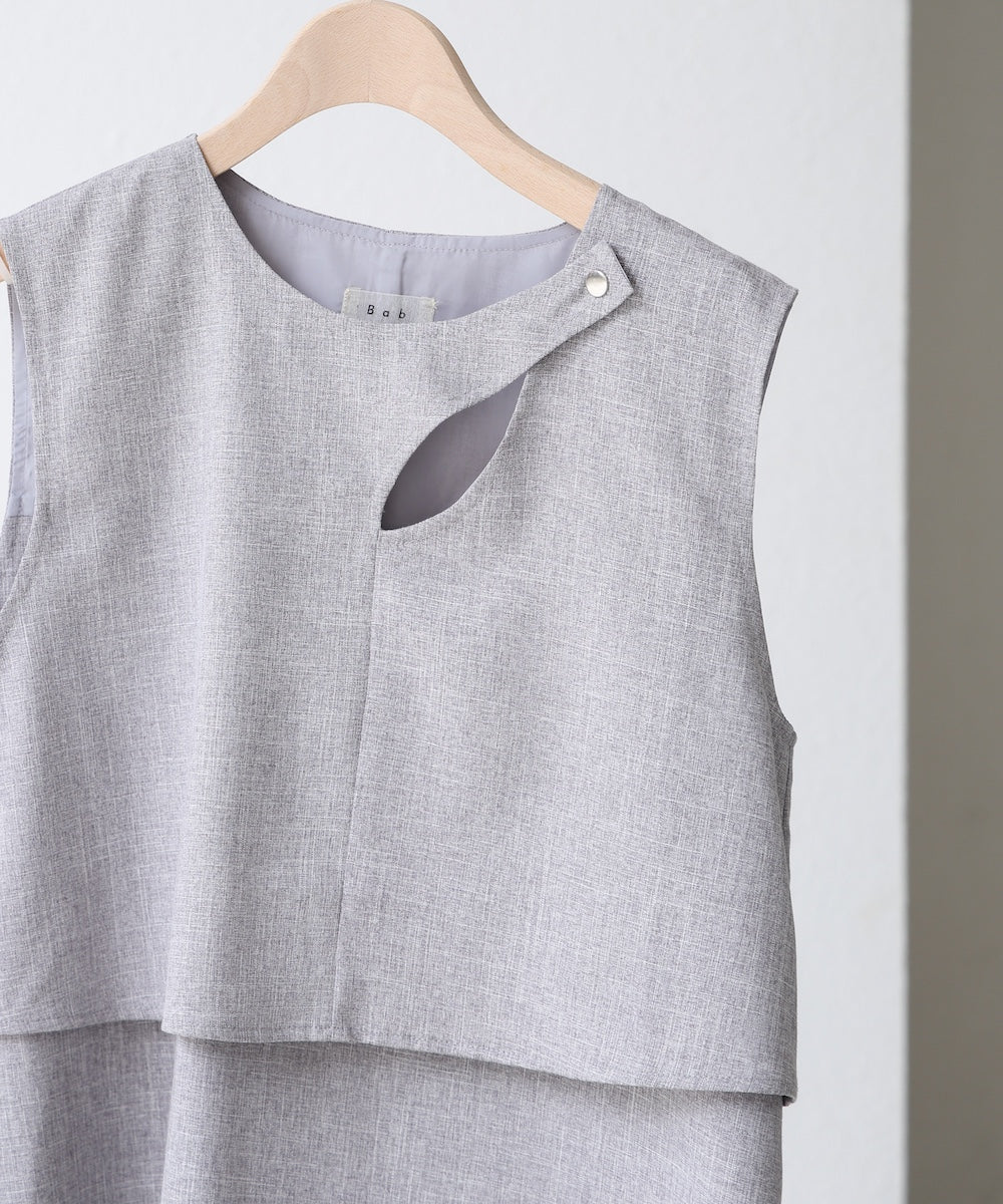 レイヤード風ノースリーブブラウス