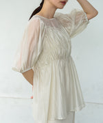 ビスチェ風シアーペプラムブラウス