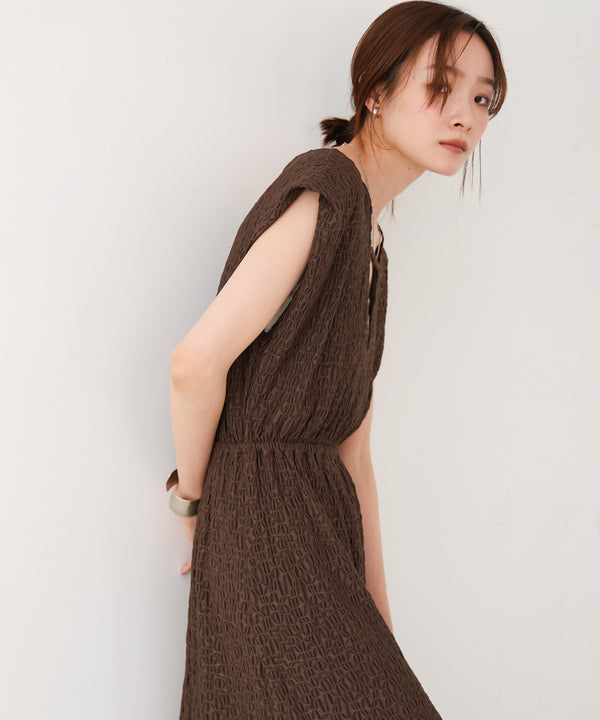 【選べる】【低身長向けサイズあり】前後２ＷＡＹウェーブ柄シュシュ付ワンピース・オールインワン