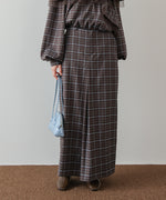 フロントタックＩラインスカート