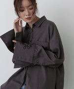 コード刺しゅうワイドカフスオーバーシャツ