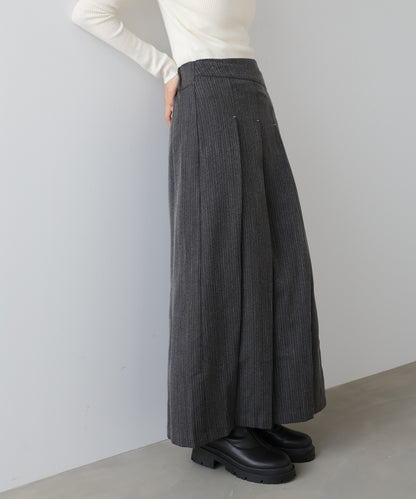 ピンストライプサイドプリーツスカート