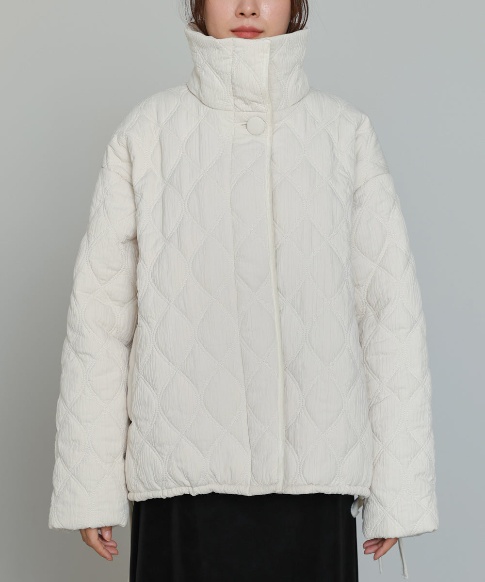 ウェーブキルティング中綿ミドルコート