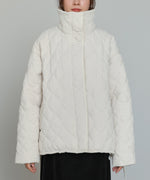 ウェーブキルティング中綿ミドルコート