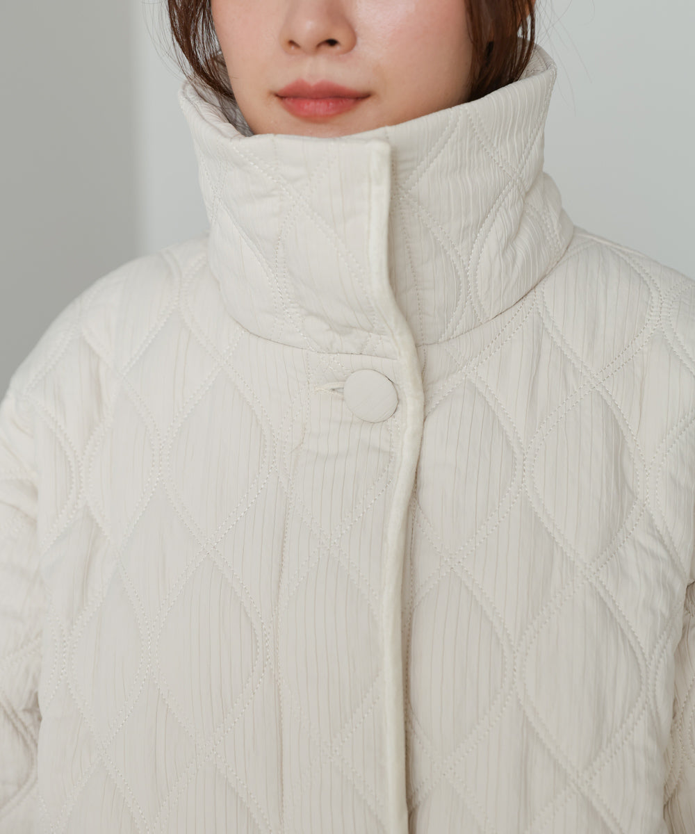 ウェーブキルティング中綿ミドルコート