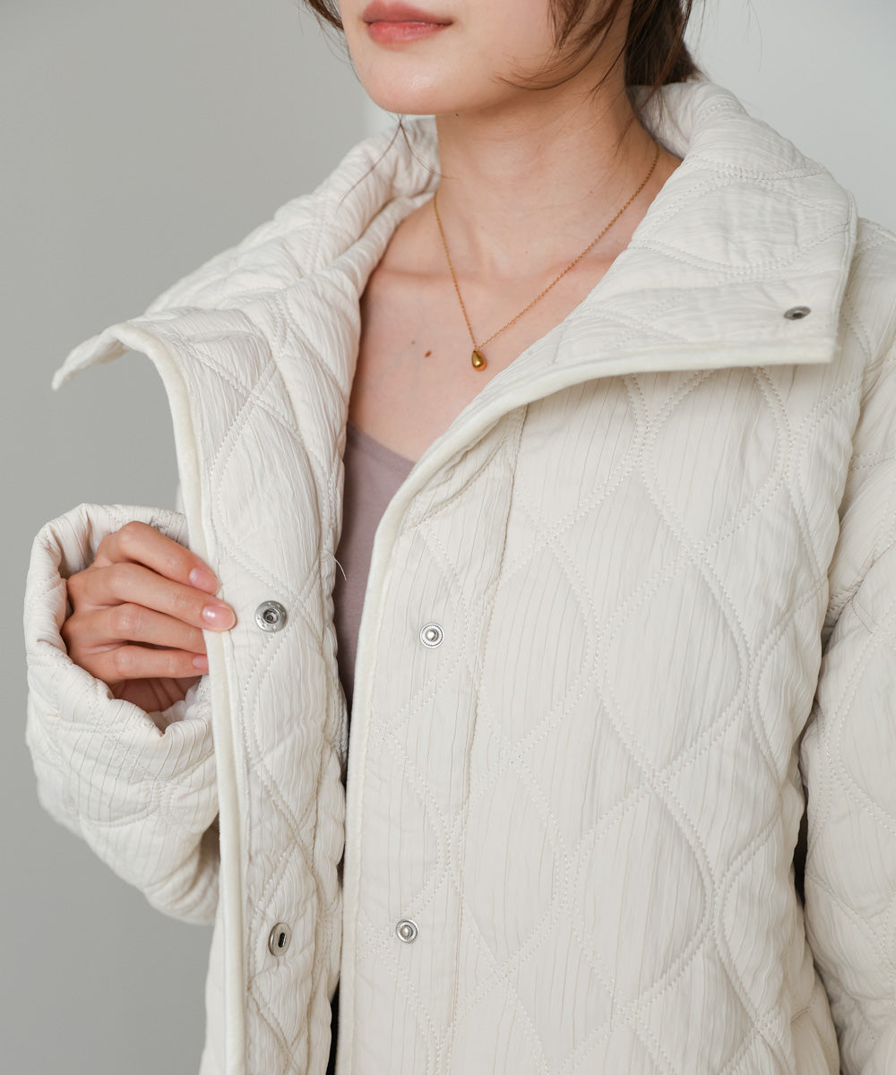 ウェーブキルティング中綿ミドルコート