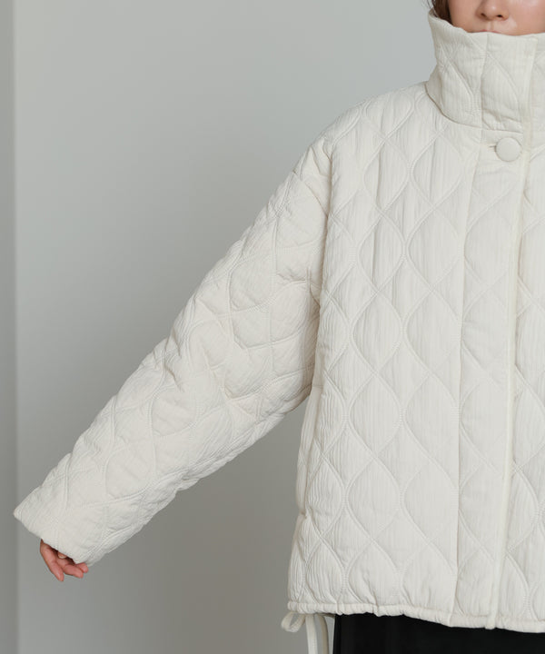 ウェーブキルティング中綿ミドルコート