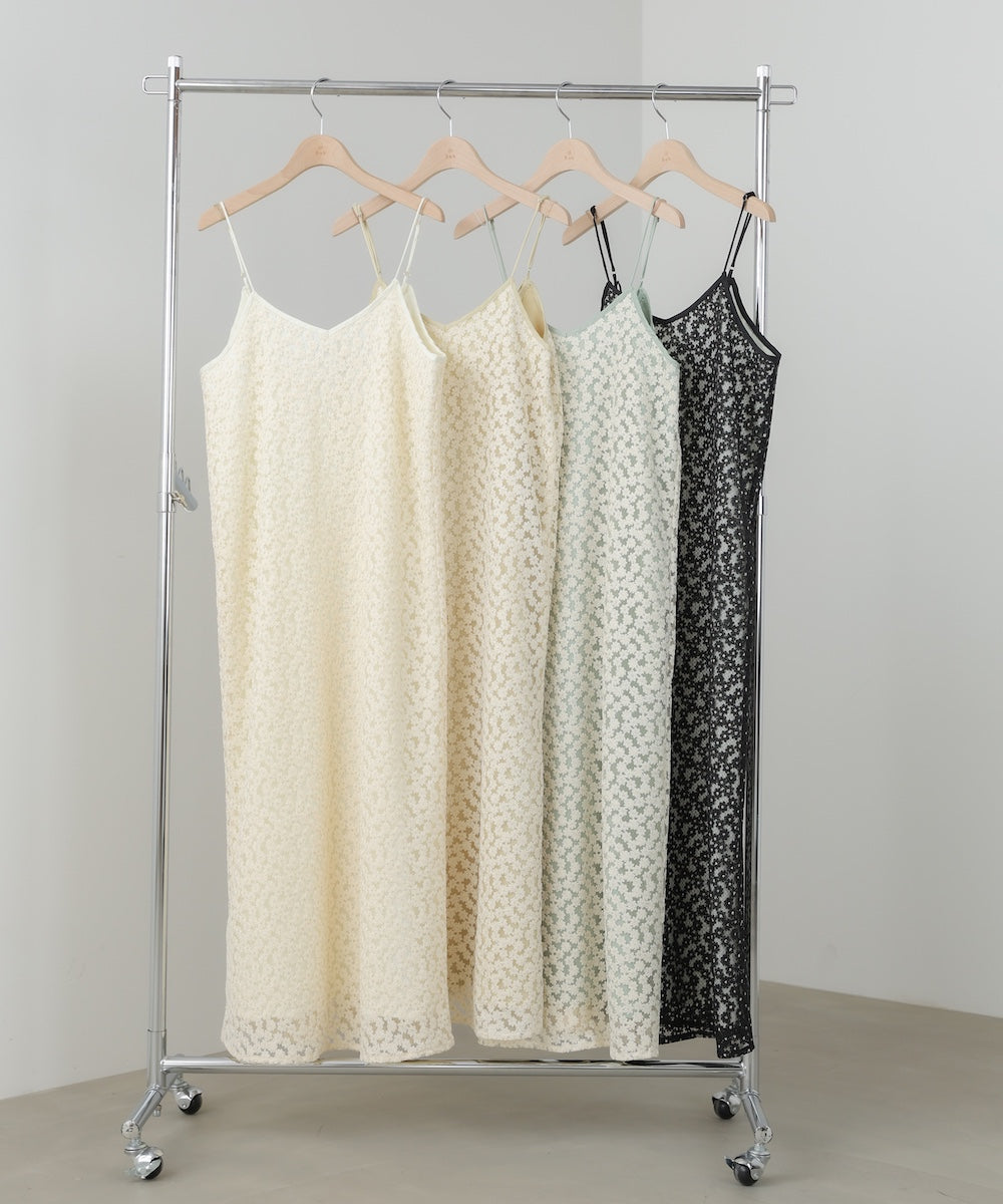 刺繍フラワーキャミワンピース