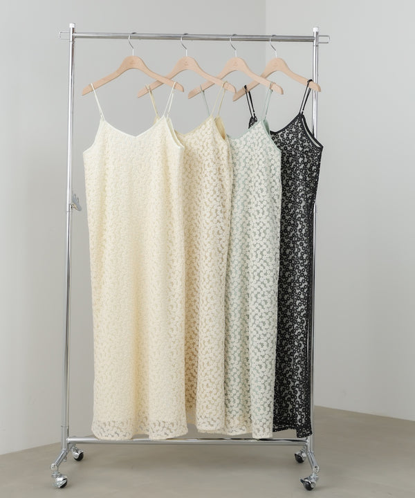 刺繍フラワーキャミワンピース