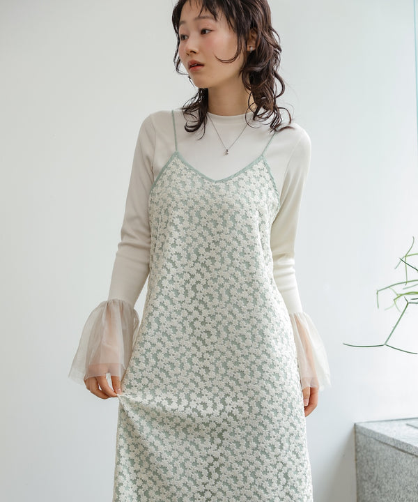 刺繍フラワーキャミワンピース