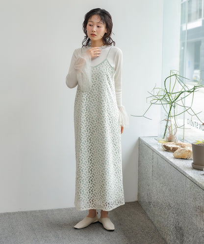刺繍フラワーキャミワンピース
