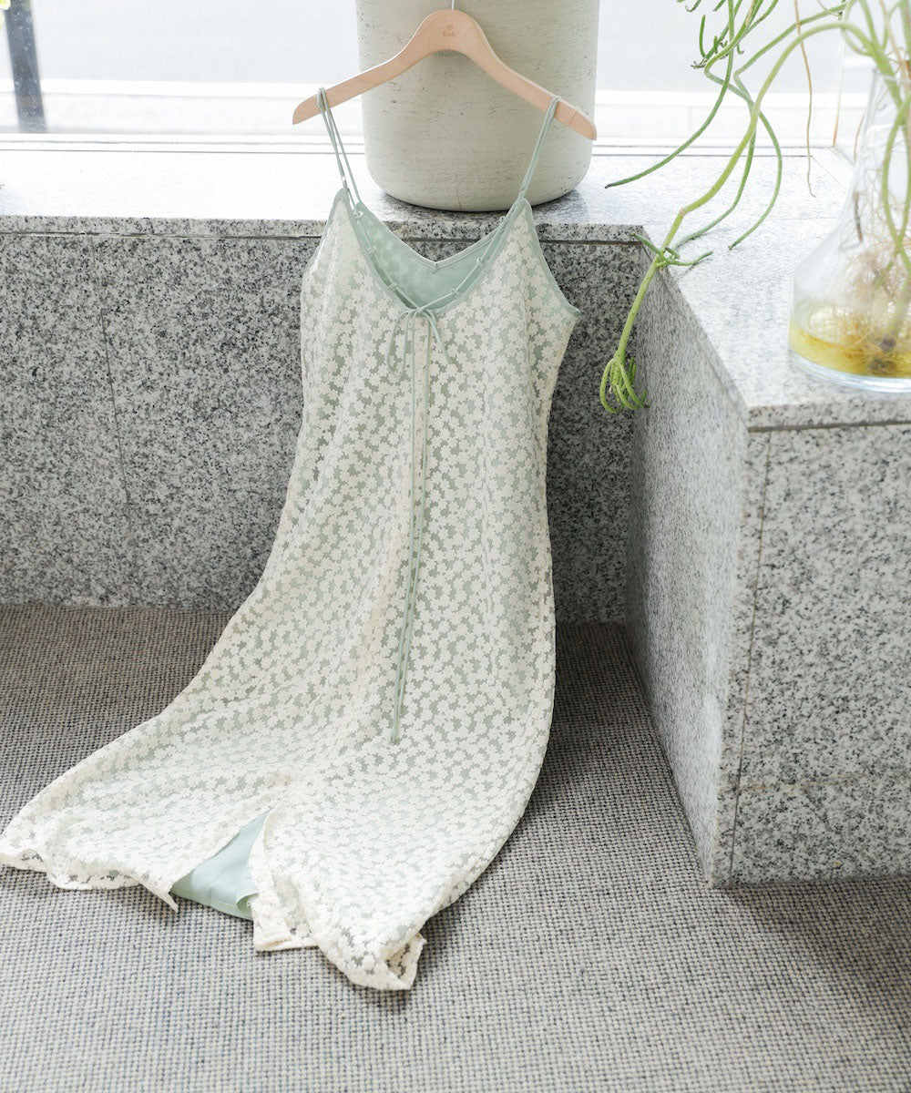 刺繍フラワーキャミワンピース