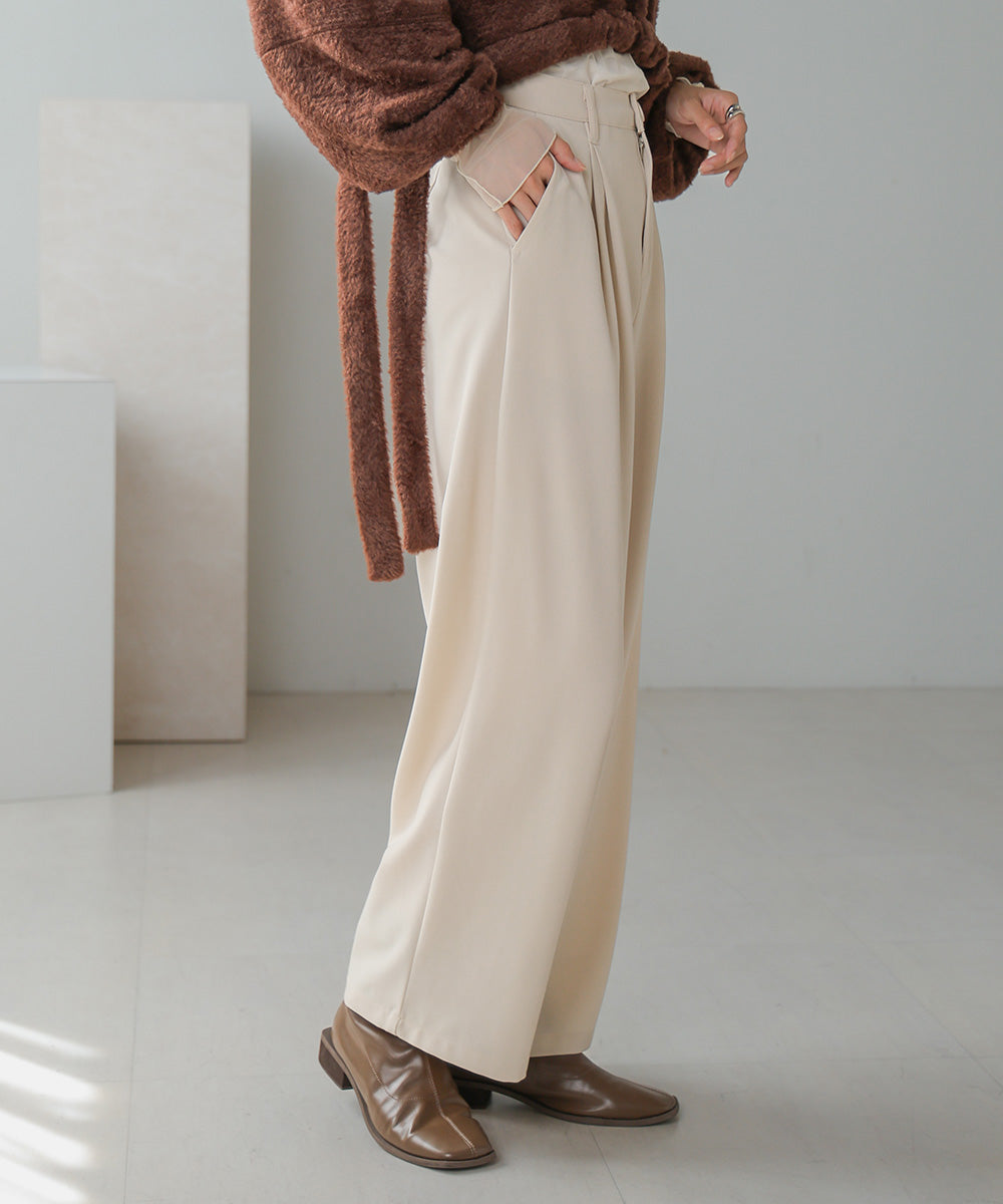 2 TUCK CENTER PRESS STRAIGHT PANTS