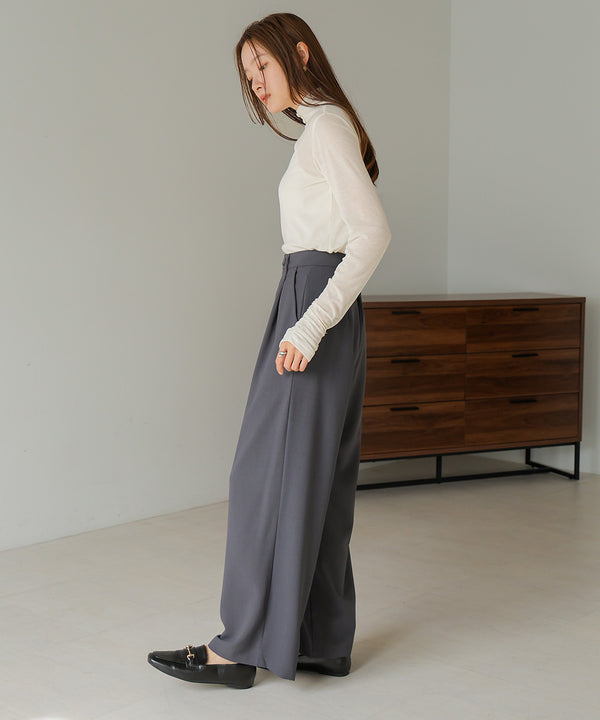 2 TUCK CENTER PRESS STRAIGHT PANTS