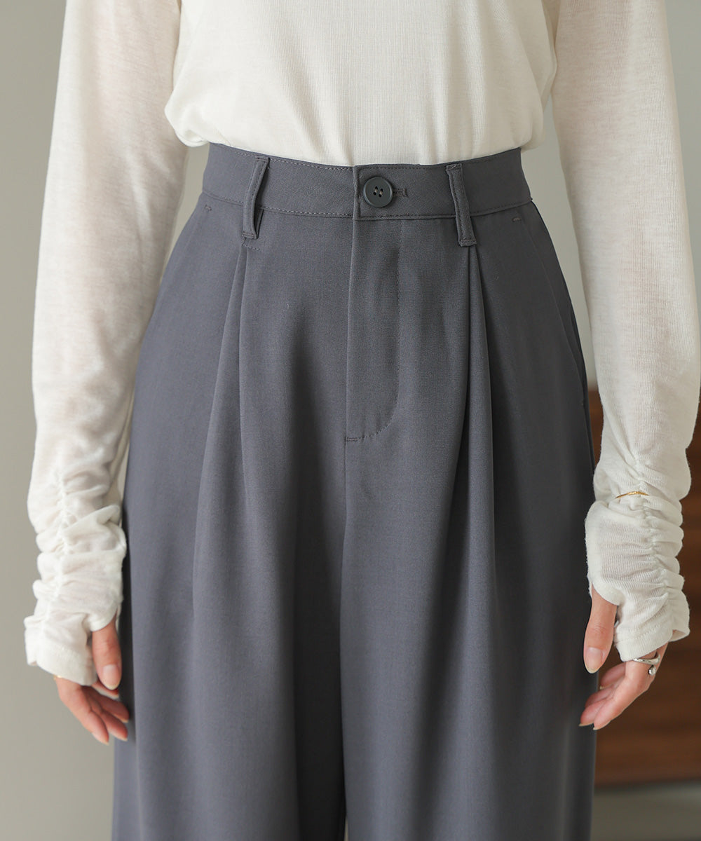 2 TUCK CENTER PRESS STRAIGHT PANTS