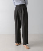 2 TUCK CENTER PRESS STRAIGHT PANTS