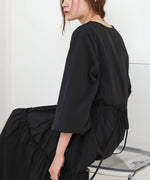V-NECK GATHERED ONEPIECE