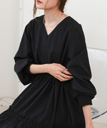 V-NECK GATHERED ONEPIECE