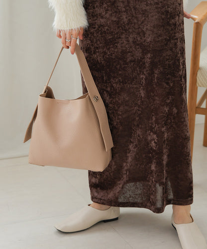 one handle shoulder bag with pouch