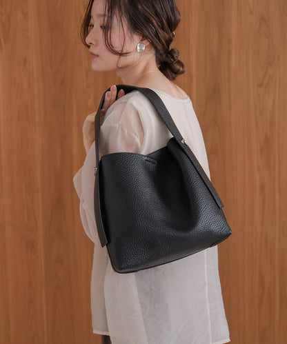 one handle shoulder bag with pouch