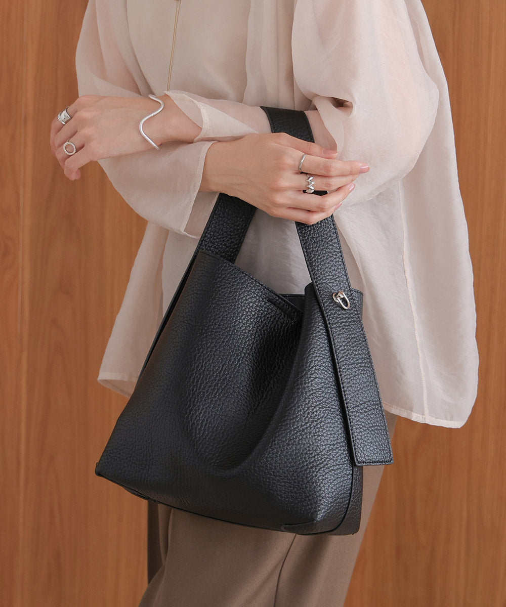 one handle shoulder bag with pouch